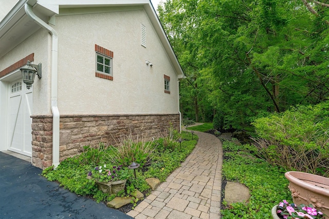 7699 Clear Creek Ct, Blacklick, OH 43004 - view of side of home featuring stucco siding and stone siding