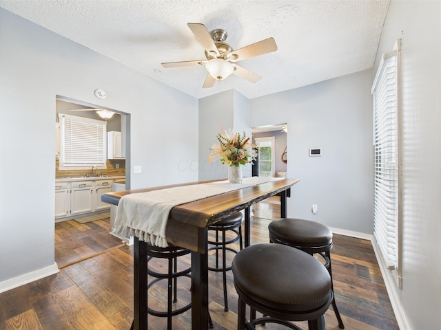 1708 Cedar Hill Rd, Lancaster, OH 43130 - dining area featuring ceiling fan, dark wood-type flooring, baseboards, and a textured ceiling