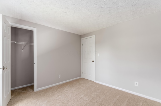 3248 Medoma Dr, Columbus, OH 43204 - unfurnished bedroom featuring carpet, a closet, and a textured ceiling