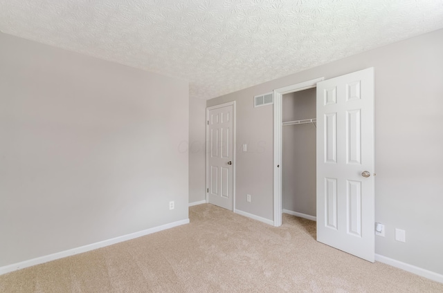 3248 Medoma Dr, Columbus, OH 43204 - unfurnished bedroom with a textured ceiling, light carpet, and a closet