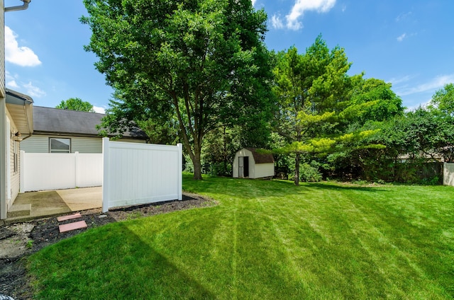 3248 Medoma Dr, Columbus, OH 43204 - view of yard with a storage shed