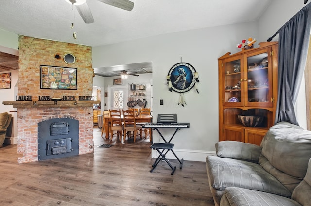 1282 Taylortown Rd, Mansfield, OH 44903 - living room featuring ceiling fan, wood finished floors, and baseboards