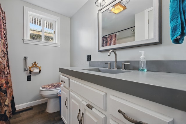 1282 Taylortown Rd, Mansfield, OH 44903 - bathroom with vanity, toilet, wood finished floors, baseboards, and curtained shower
