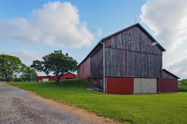 1282 Taylortown Rd, Mansfield, OH 44903 - view of barn featuring driveway and a yard