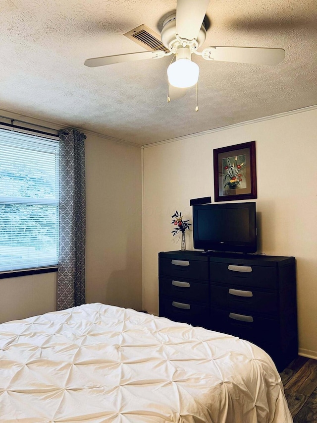 3037 La Vista Dr Unit 39, Columbus, OH 43204 - bedroom featuring a textured ceiling, wood finished floors, and ceiling fan
