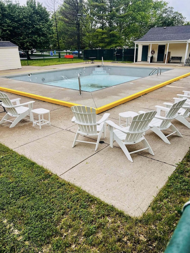 3037 La Vista Dr Unit 39, Columbus, OH 43204 - view of pool featuring a patio area