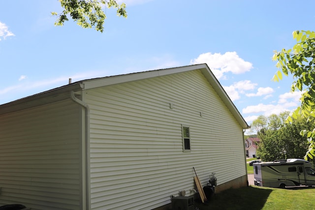 187 Twin Creek Way, Lancaster, OH 43130 - view of side of home with a lawn