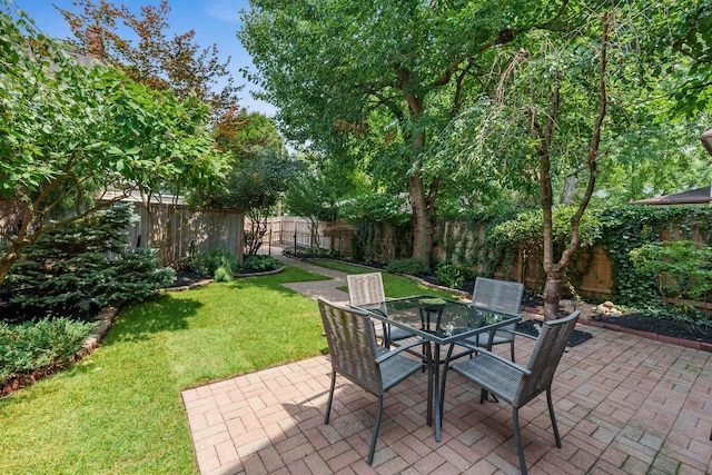 420 Stanley Ave, Columbus, OH 43206 - view of patio featuring outdoor dining area