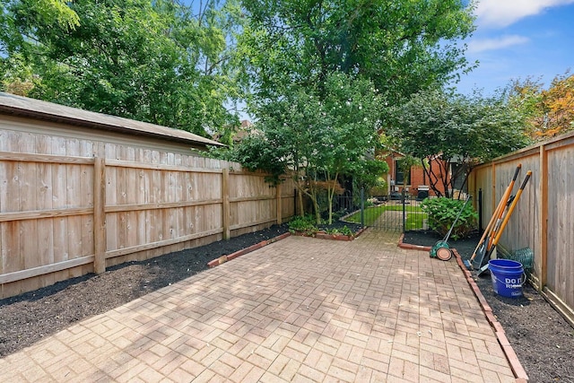 420 Stanley Ave, Columbus, OH 43206 - fenced backyard featuring a patio