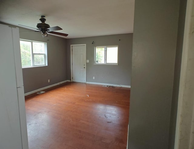 2108 Paul Dr, Columbus, OH 43211 - spare room featuring healthy amount of natural light, light wood-style flooring, a ceiling fan, and baseboards