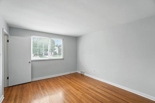 2079 Inchcliff Rd, Upper Arlington, OH 43221 - spare room featuring wood finished floors and baseboards