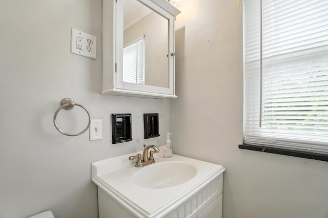 2079 Inchcliff Rd, Upper Arlington, OH 43221 - bathroom featuring vanity
