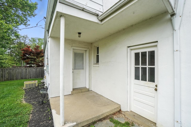 2079 Inchcliff Rd, Upper Arlington, OH 43221 - view of exterior entry