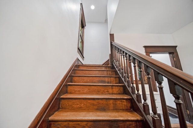 663 Wilson Ave, Columbus, OH 43205 - view of stairs