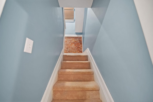 663 Wilson Ave, Columbus, OH 43205 - staircase with baseboards