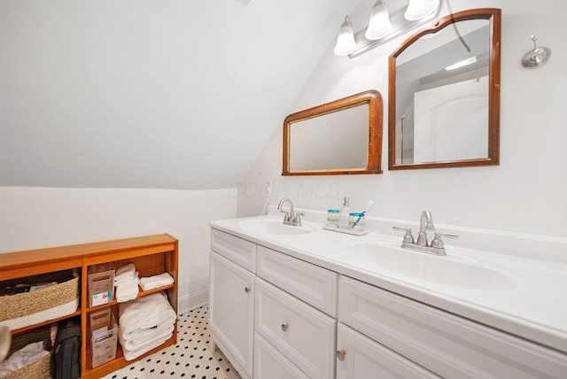 663 Wilson Ave, Columbus, OH 43205 - full bath with double vanity and lofted ceiling