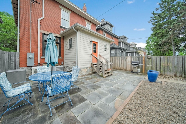 663 Wilson Ave, Columbus, OH 43205 - fenced backyard featuring entry steps, grilling area, and a patio area