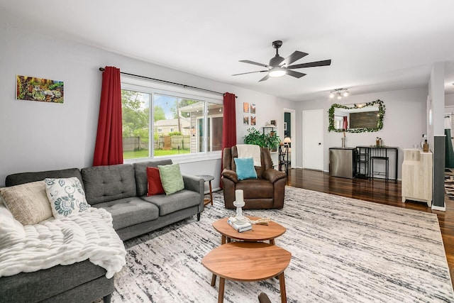 4351 Broadhurst Dr, Columbus, OH 43213 - living area with wood finished floors and ceiling fan