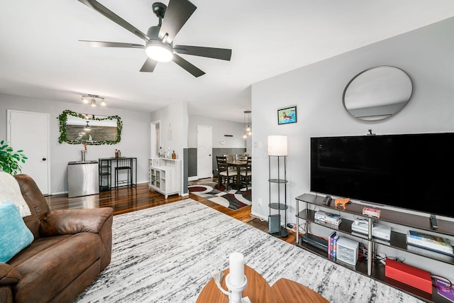 4351 Broadhurst Dr, Columbus, OH 43213 - living area featuring wood finished floors, a ceiling fan, and baseboards