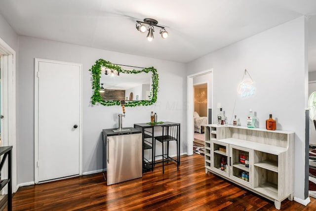 4351 Broadhurst Dr, Columbus, OH 43213 - bar with wood finished floors