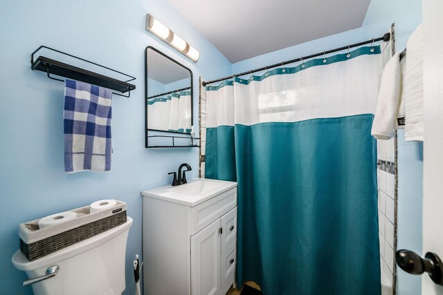 4351 Broadhurst Dr, Columbus, OH 43213 - bathroom with toilet, vanity, and a shower with curtain