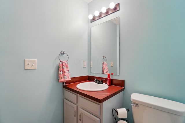 1627 Metcalfe Ave, Columbus, OH 43207 - half bath with toilet and vanity