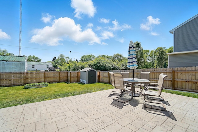 1627 Metcalfe Ave, Columbus, OH 43207 - view of patio with outdoor dining area