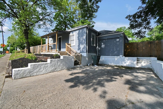 2567 Joyce Ave, Columbus, OH 43211 - view of front of property featuring a porch