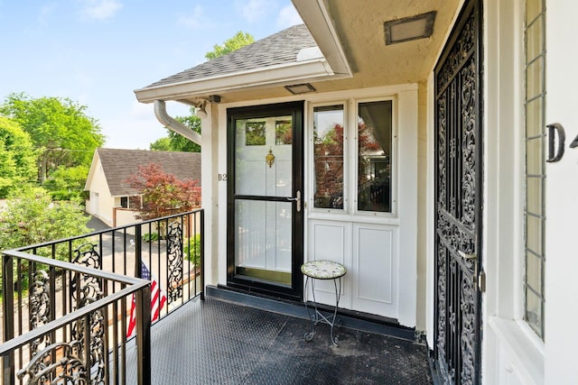 1631 Roxbury Rd Unit D2, Columbus, OH 43212 - property entrance with roof with shingles and a balcony