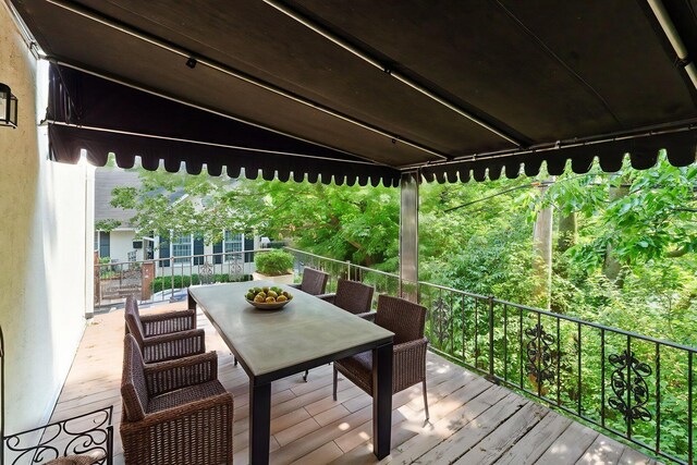 1631 Roxbury Rd Unit D2, Columbus, OH 43212 - wooden deck with outdoor dining space