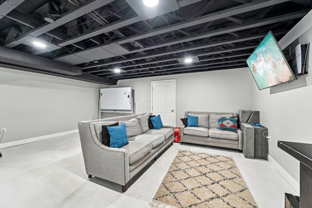 4006 Darby Park Rd, Hilliard, OH 43026 - living area featuring finished concrete floors and baseboards