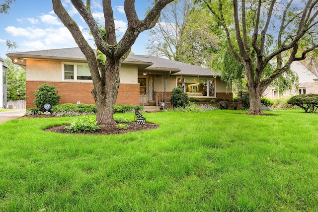 2772 Dale Ave, Columbus, OH 43209 - view of front of home featuring a front lawn, brick siding, and stucco siding