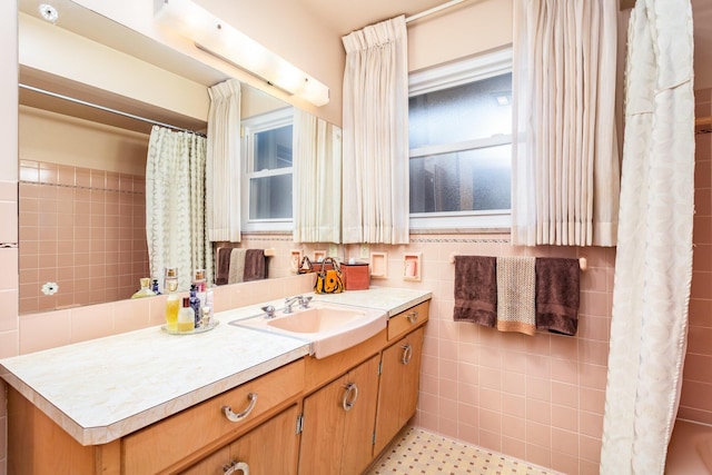 2772 Dale Ave, Columbus, OH 43209 - bathroom featuring vanity and tile walls