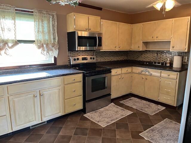 227 Sherwood Dr, Circleville, OH 43113 - photo 4