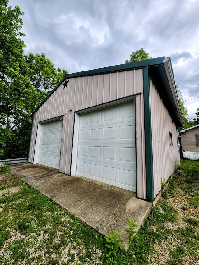 6960 Bluebell Rd, Cumberland, OH 43732 - view of detached garage