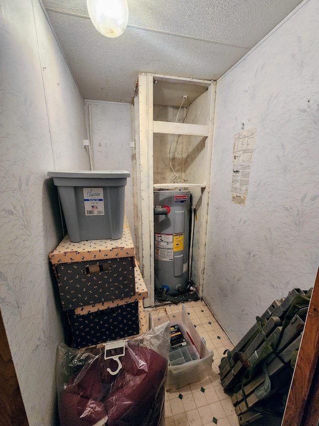 6960 Bluebell Rd, Cumberland, OH 43732 - utility room with water heater