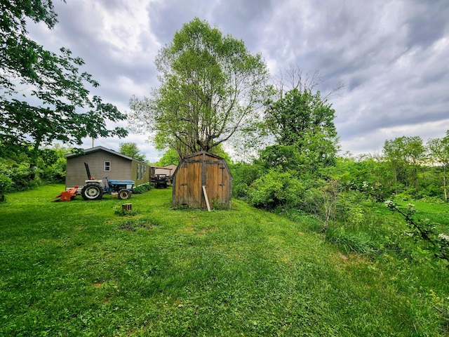 6960 Bluebell Rd, Cumberland, OH 43732 - view of green lawn