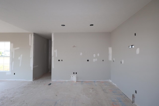 6865 Losino Ln, Hilliard, OH 43026 - empty room featuring baseboards