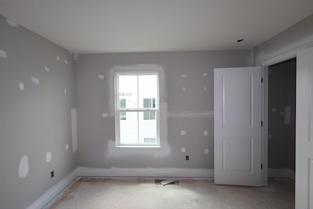 6946 Stillhouse Ln, Dublin, OH 43016 - unfurnished room featuring baseboards