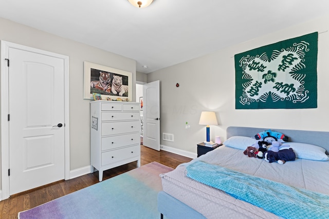 3531 Colchester Rd, Upper Arlington, OH 43221 - bedroom featuring baseboards and wood finished floors