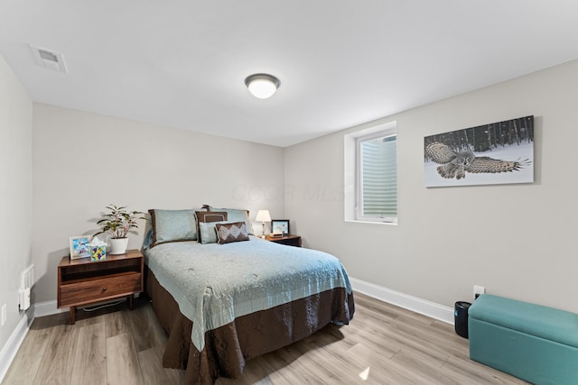 3531 Colchester Rd, Upper Arlington, OH 43221 - bedroom with wood finished floors and baseboards