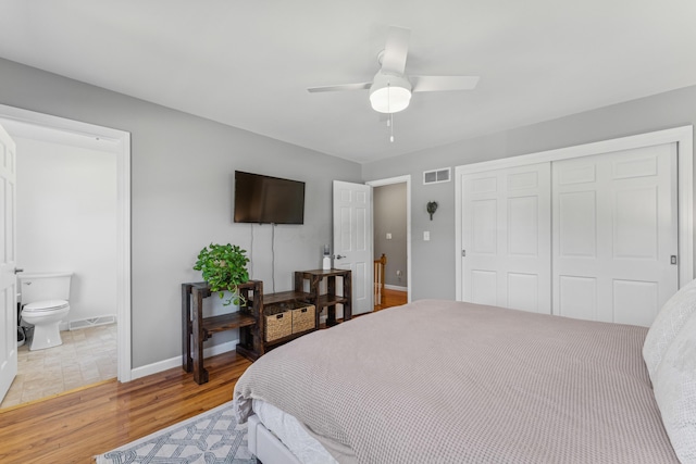 3985 Glenda Pl, Upper Arlington, OH 43220 - bedroom with light wood finished floors, a closet, baseboards, ensuite bath, and a ceiling fan