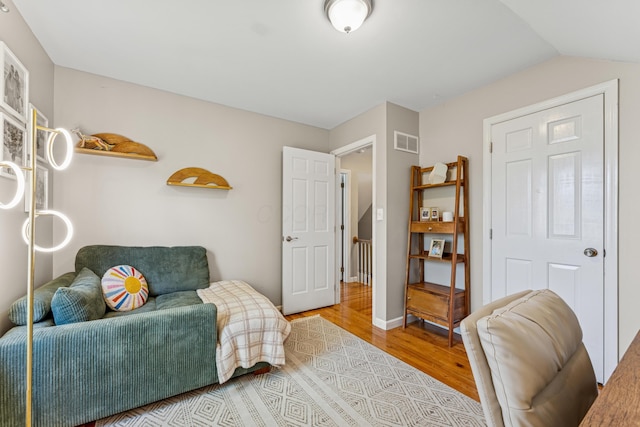 3985 Glenda Pl, Upper Arlington, OH 43220 - sitting room featuring wood finished floors