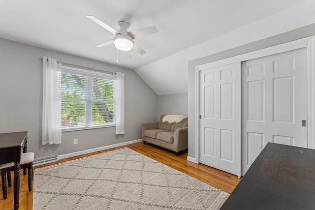 3985 Glenda Pl, Upper Arlington, OH 43220 - living area featuring a ceiling fan, wood finished floors, lofted ceiling, and baseboards