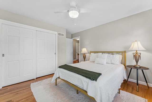 3985 Glenda Pl, Upper Arlington, OH 43220 - bedroom featuring light wood-type flooring, a closet, baseboards, and a ceiling fan