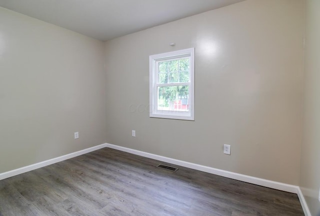 1541 Taft St, Marion, OH 43302 - unfurnished room with baseboards and wood finished floors