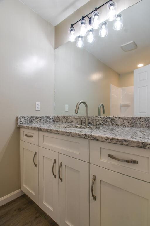 1541 Taft St, Marion, OH 43302 - full bath featuring wood finished floors, baseboards, and vanity