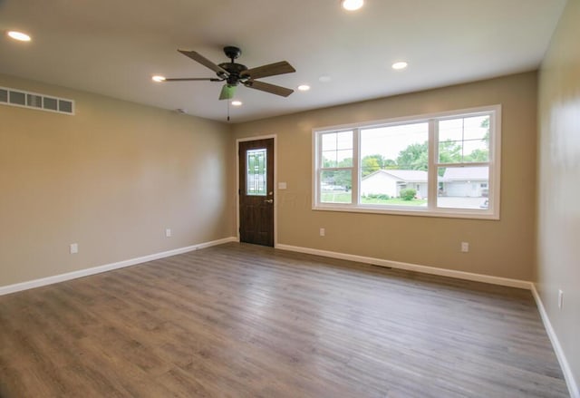 1541 Taft St, Marion, OH 43302 - spare room with recessed lighting, ceiling fan, wood finished floors, and baseboards
