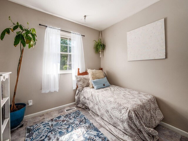 1887 Lonsdale Rd, Columbus, OH 43232 - bedroom featuring baseboards