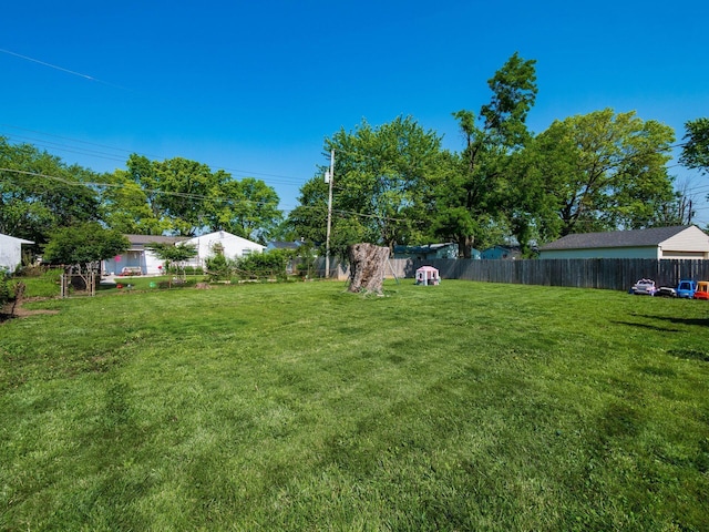 1887 Lonsdale Rd, Columbus, OH 43232 - view of yard